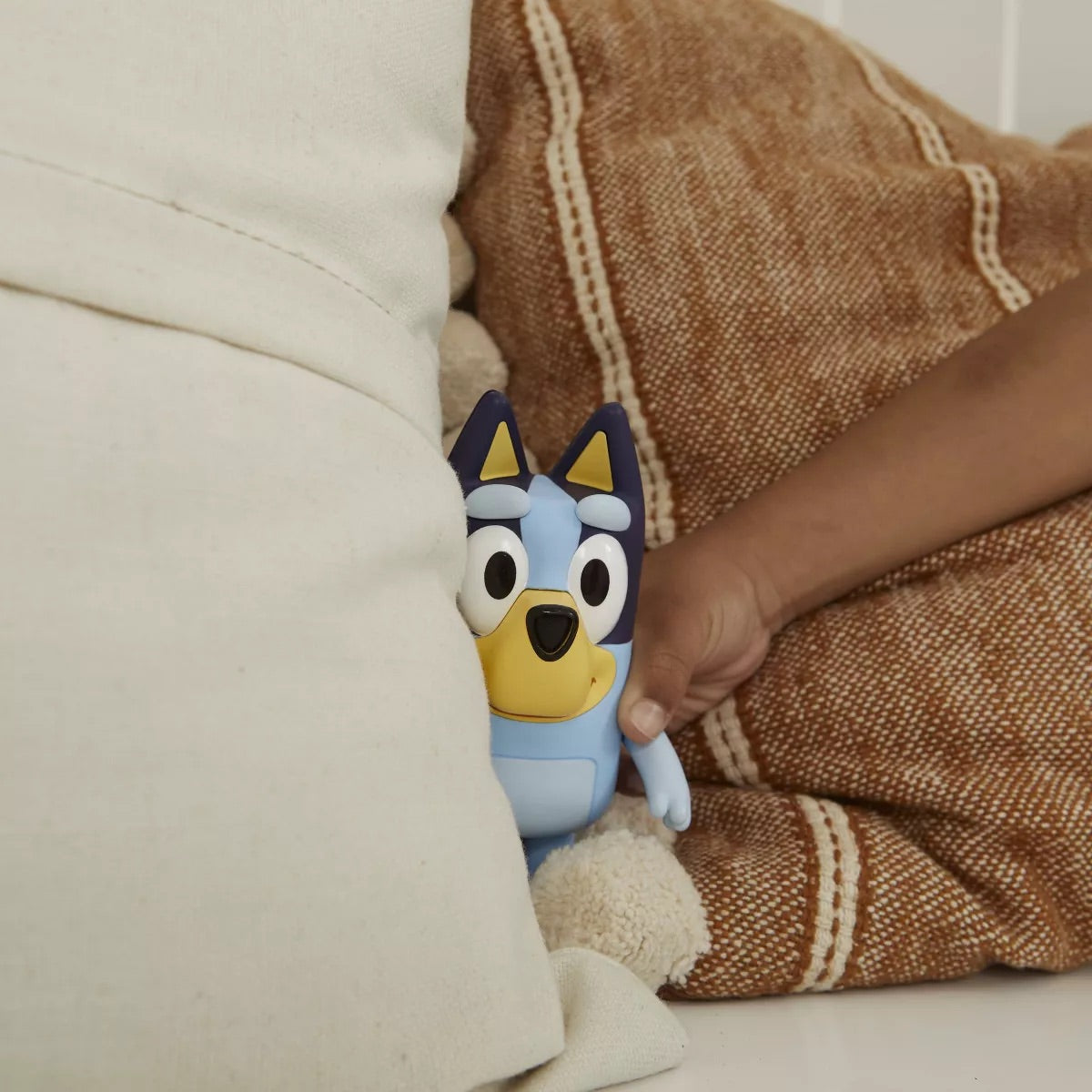 Bluey Hide & Seek Talking Figure Game