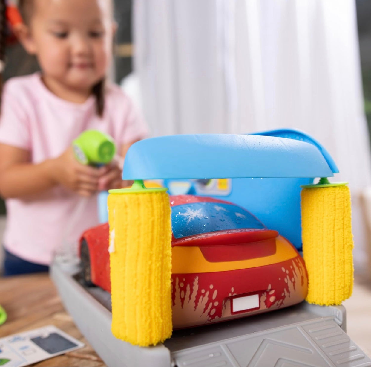 Melissa & Doug Spray & Shine Car Wash Color Changing Playset