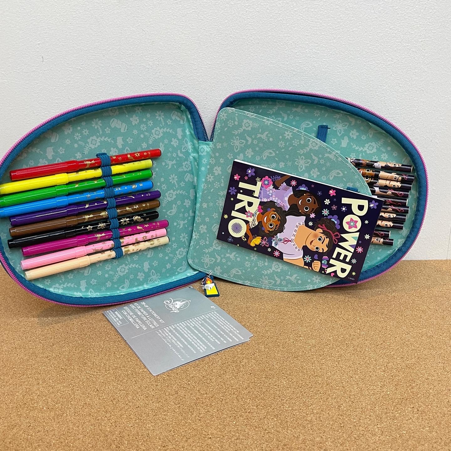 Encanto Zip up Stationary Kit