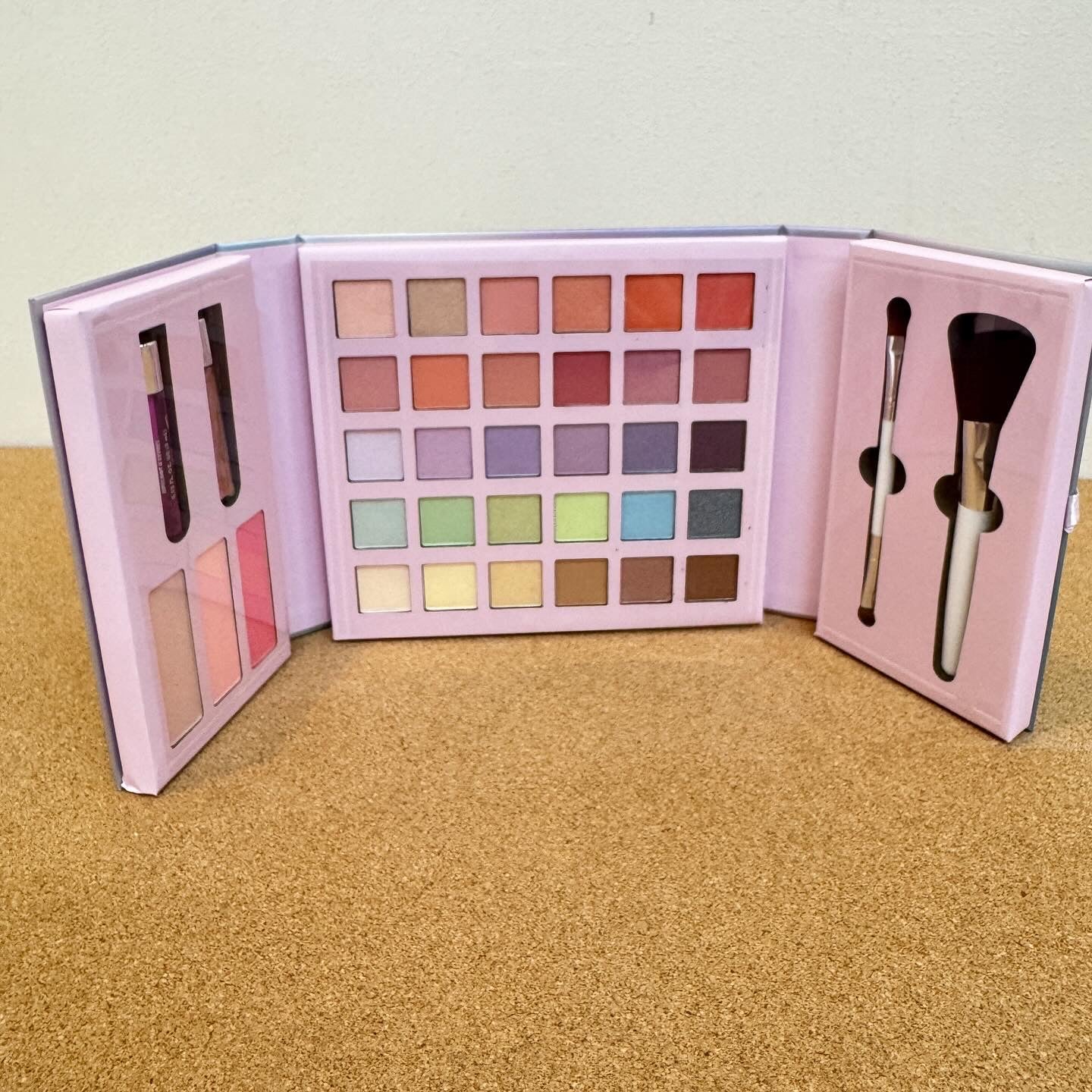 Claire’s Glazed Aurora Make Up Set