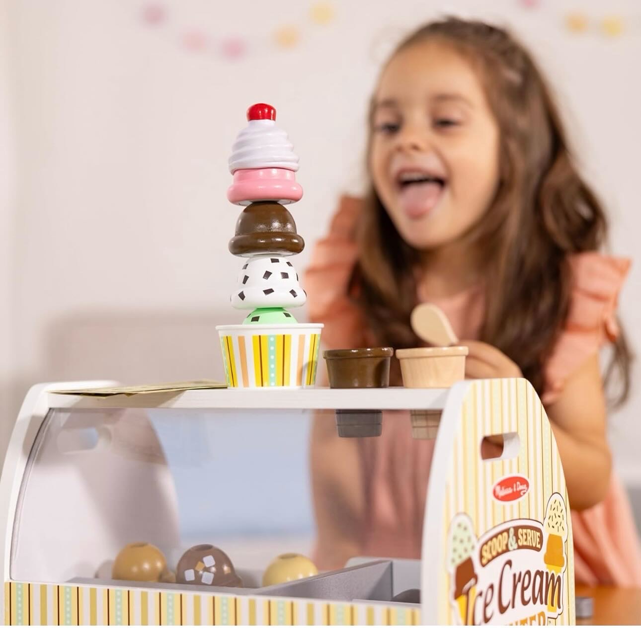 Melissa & Doug Wooden Scoop & Service Ice Cream Counter