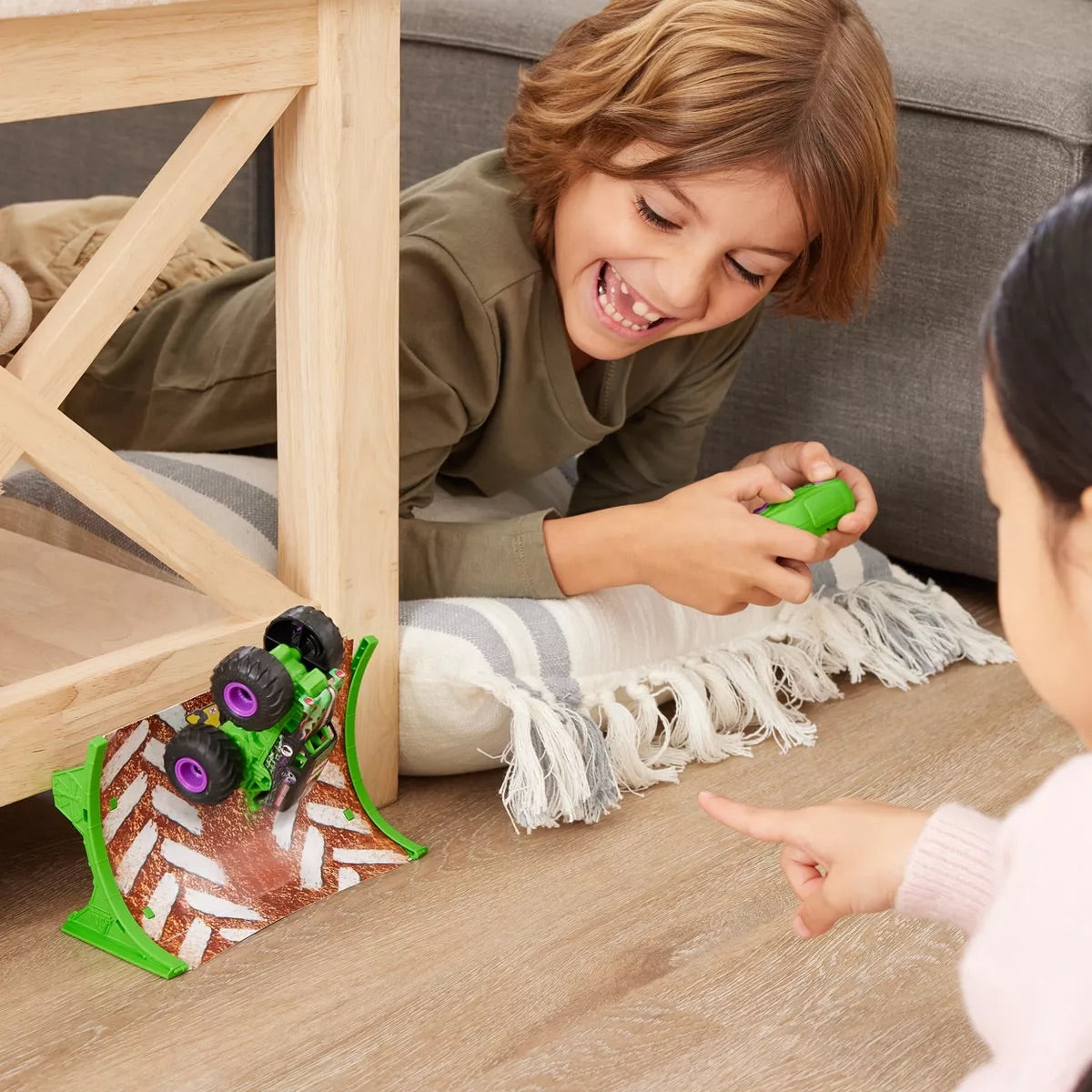 Monster Jam 1:64 Grave Digger RC with Ramp