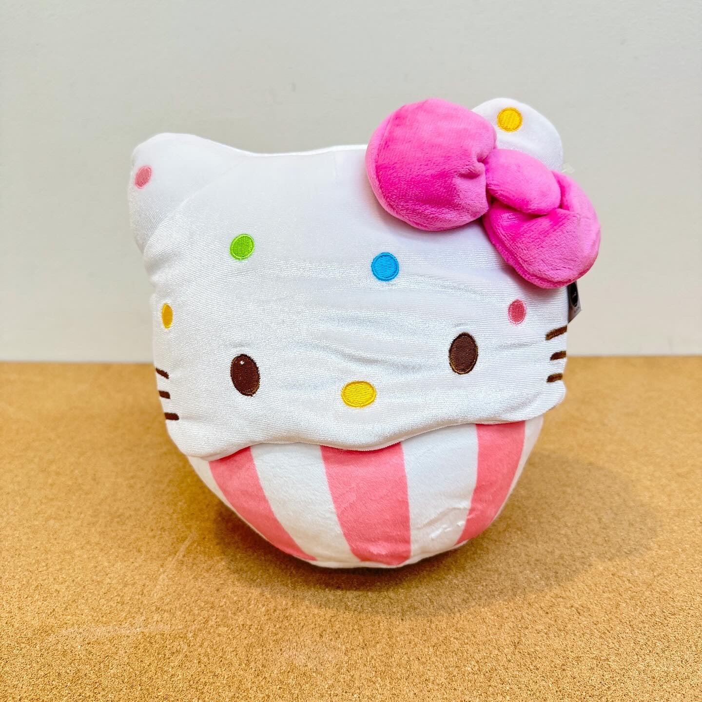 Gund Sanrio Hello Kitty Cupcake Plush 8”