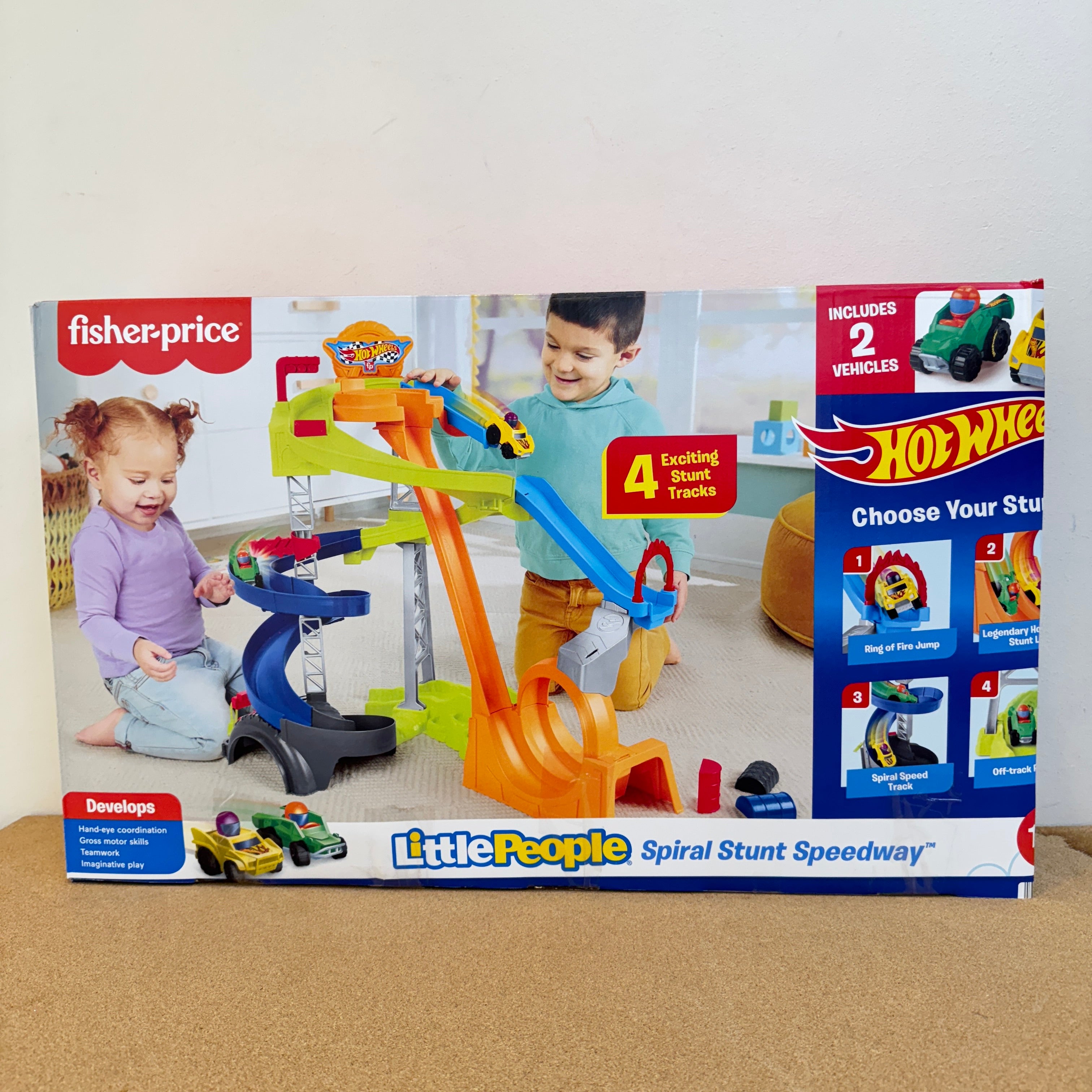 Fisher Price Little People Hotwheels Spiral Stunt Speedway Race Track Playset