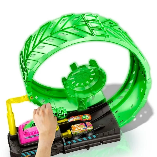 Hotwheels Monster Truck Glow in the Dark Epic Loop Challenge Playset