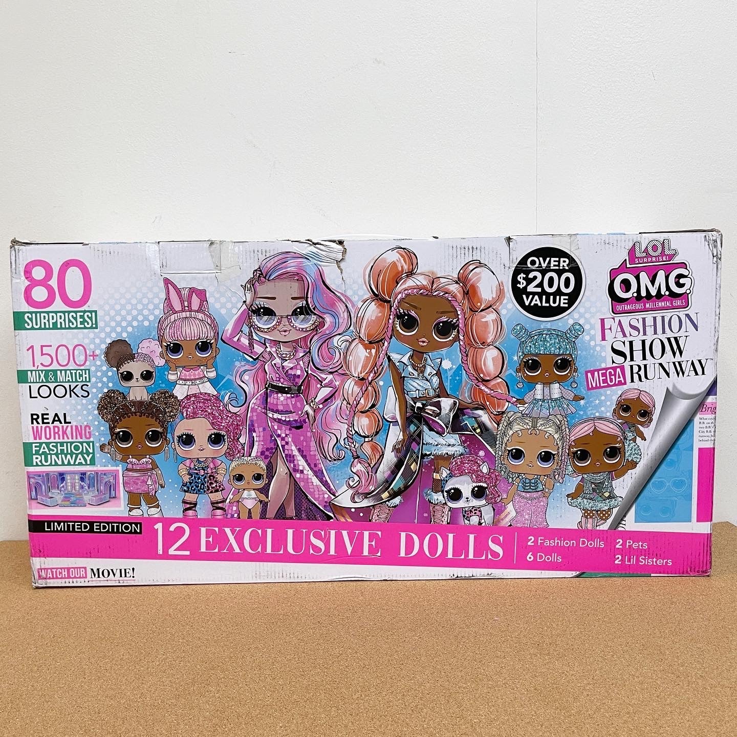 LOL Surprise OMG Fashion Show Mega RunWay Doll Playset