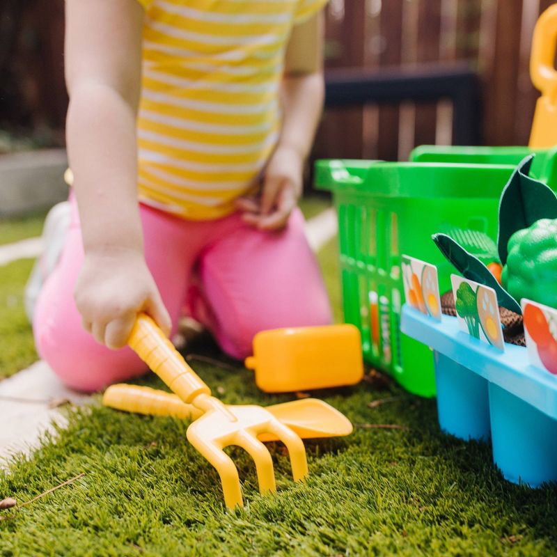 Melissa & Doug Let’s Explorer Deluxe Gardening Set