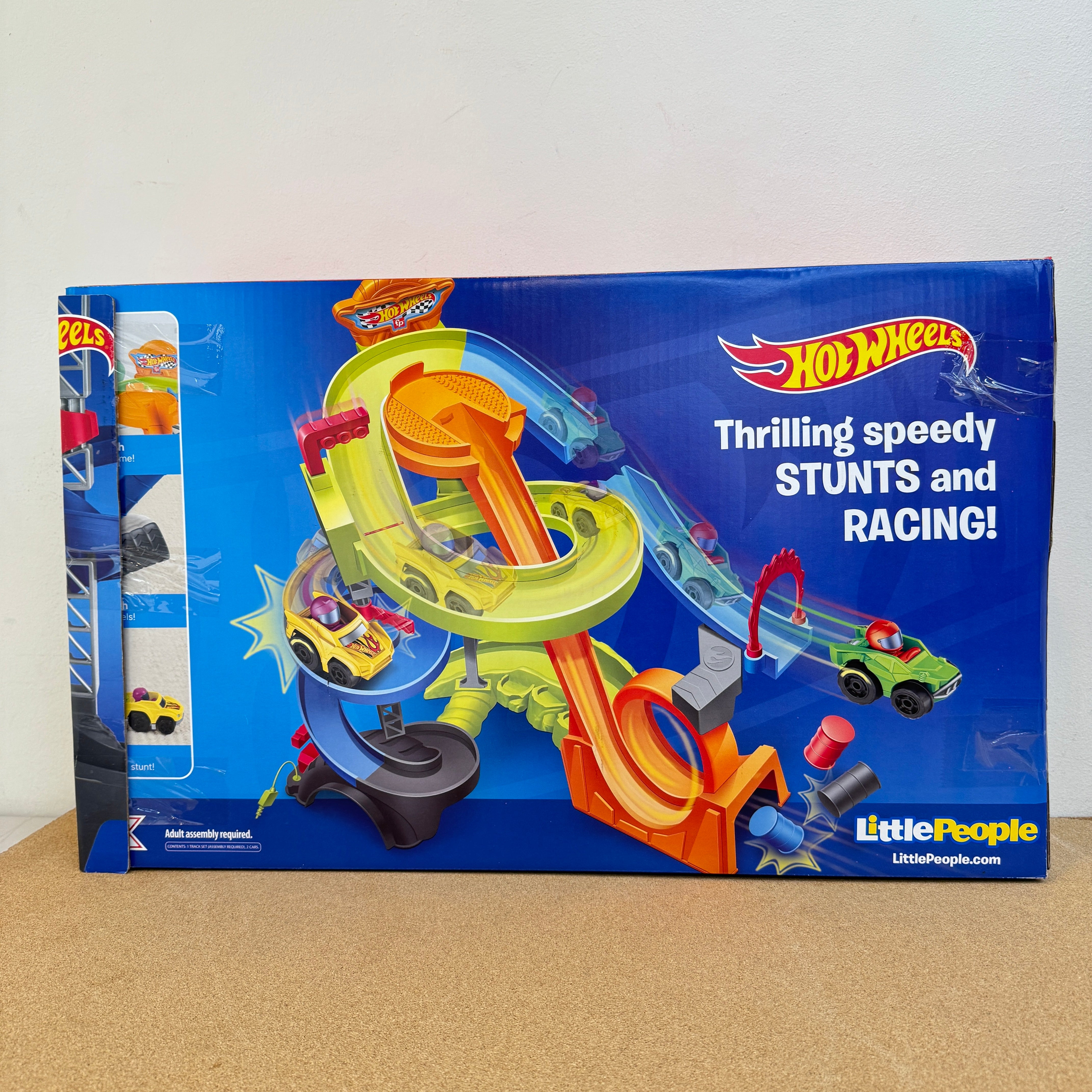 Fisher Price Little People Hotwheels Spiral Stunt Speedway Race Track Playset