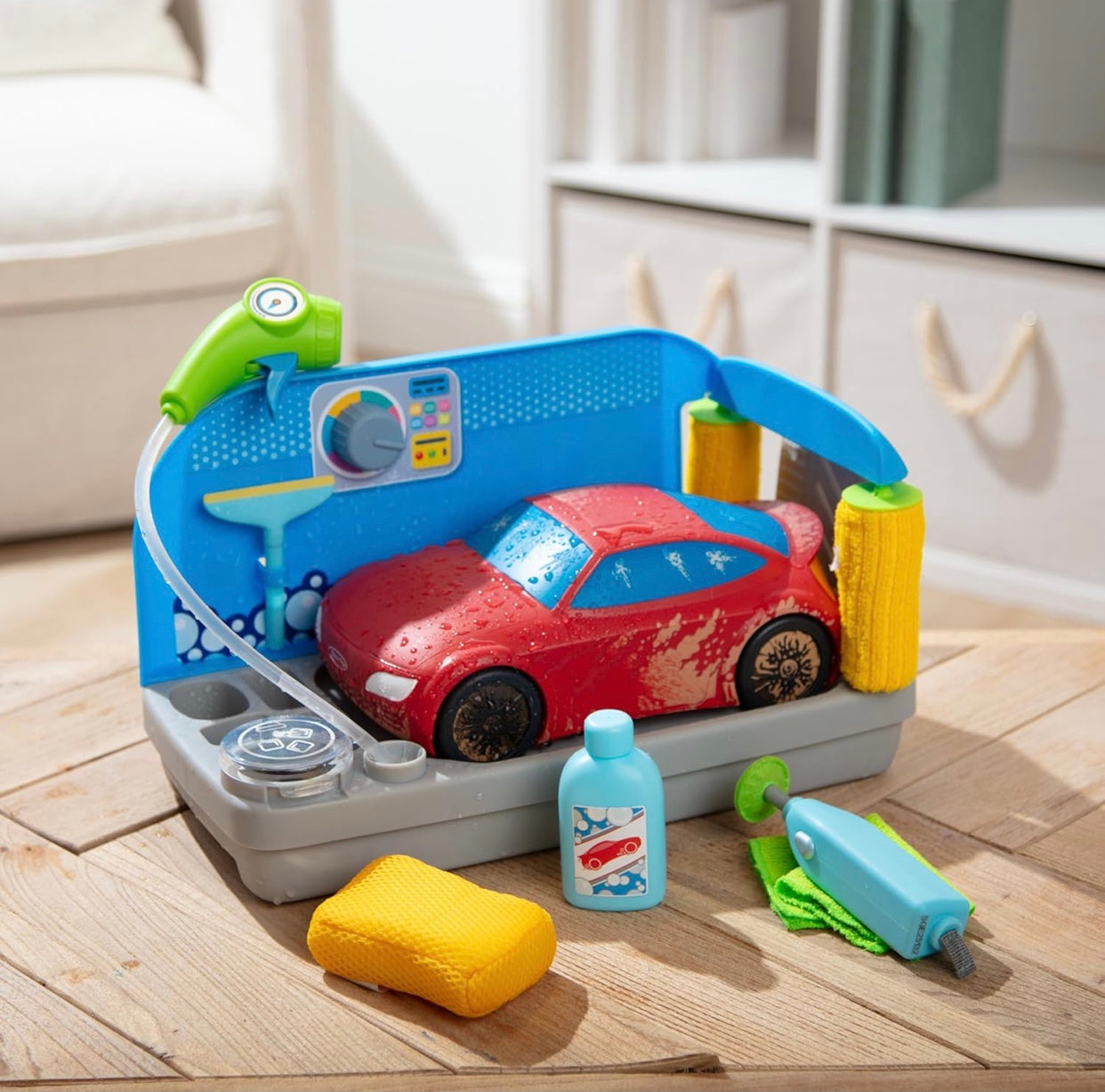 Melissa & Doug Spray & Shine Car Wash Color Changing Playset